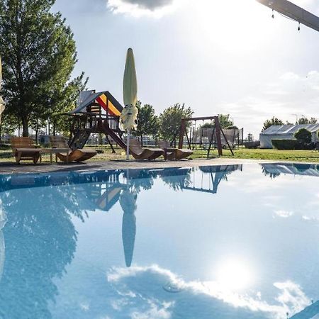 Camping Divoka Voda Братислава Экстерьер фото
