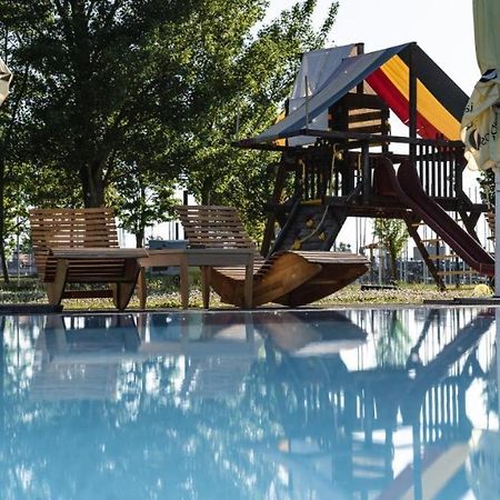 Camping Divoka Voda Братислава Экстерьер фото