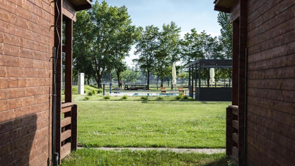Camping Divoka Voda Братислава Экстерьер фото