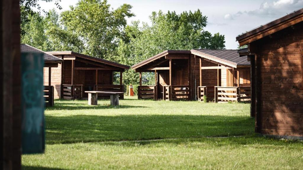 Camping Divoka Voda Братислава Экстерьер фото