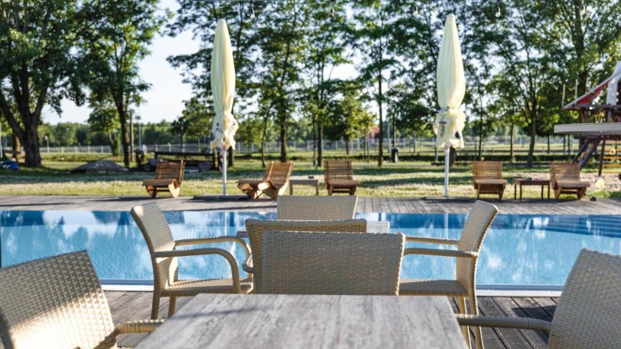 Camping Divoka Voda Братислава Экстерьер фото