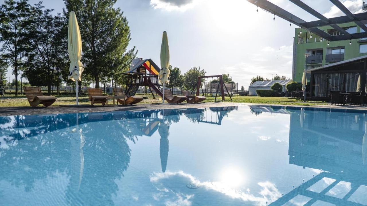 Camping Divoka Voda Братислава Экстерьер фото